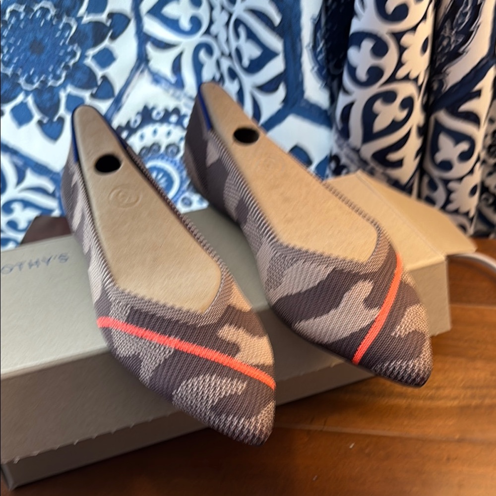 Rothy's Taupe camo points
